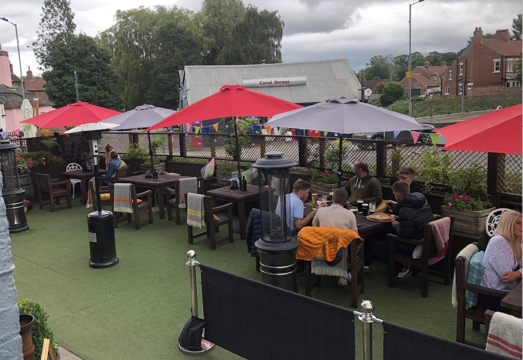 grantham-arms-busy-as-it-reopens