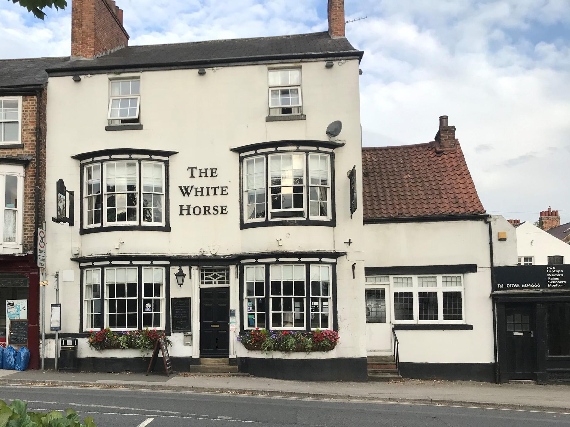 ripon-4th-august-2020-the-white-horse-north-street-ripon-2