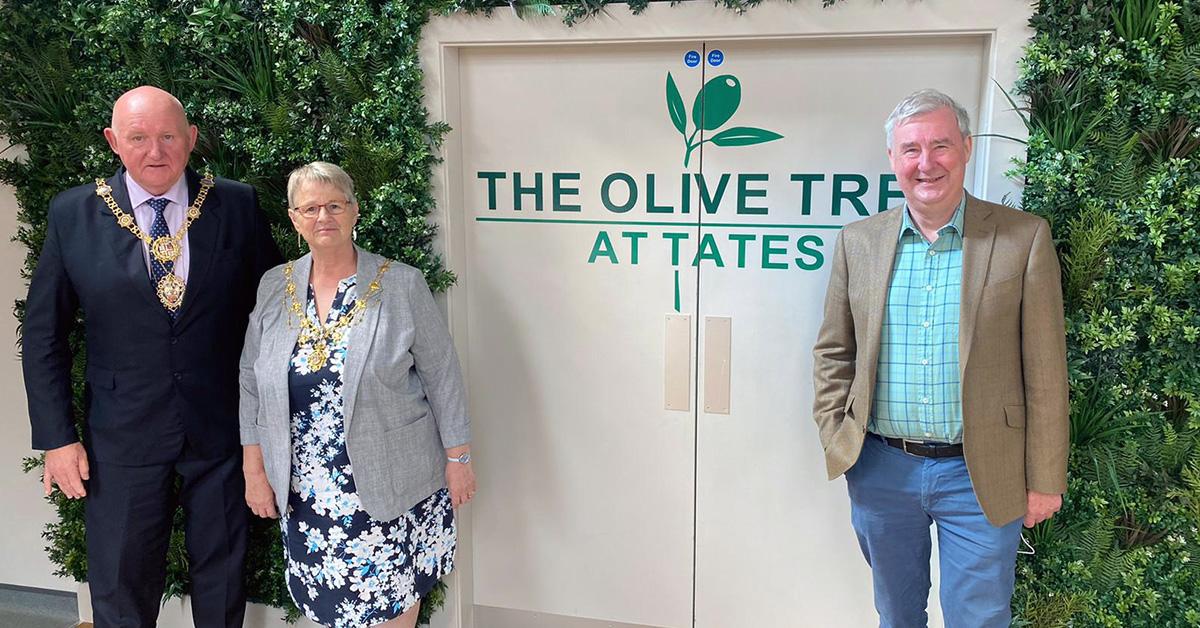the-olive-tree-with-yorkshire-vet-and-mayor