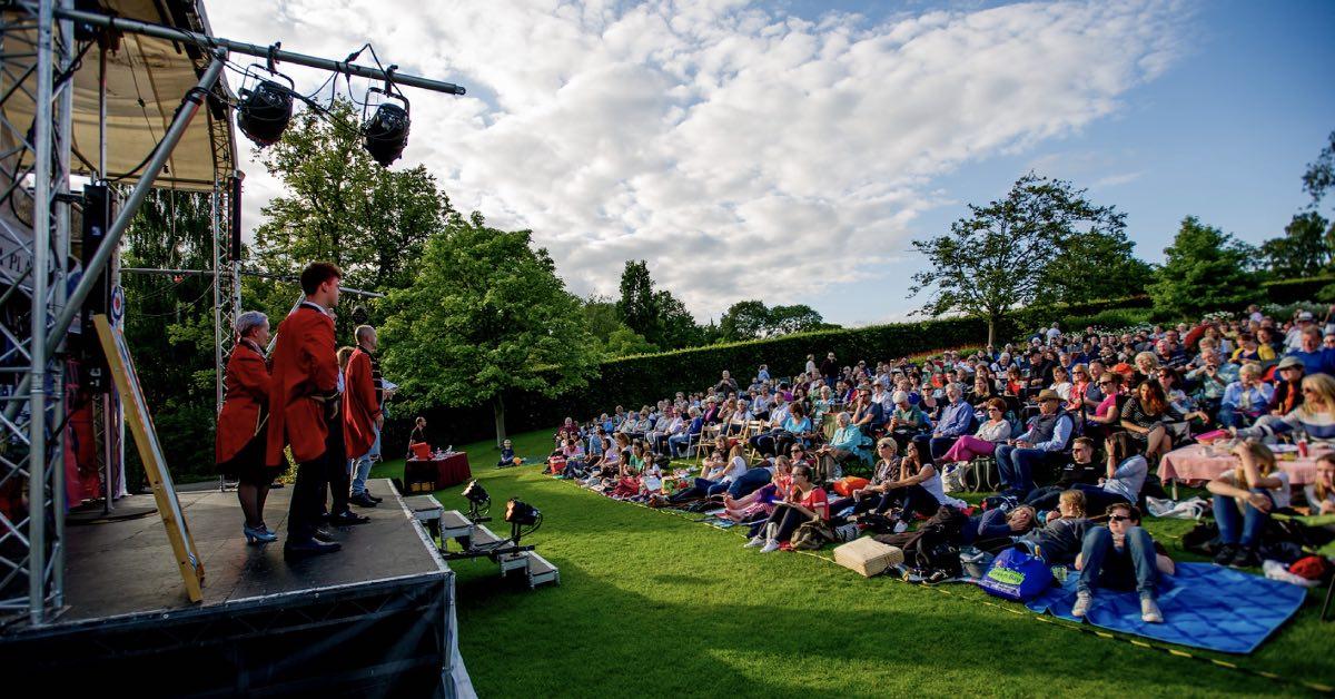 oddsocks-shakespeare-at-harlow-carr