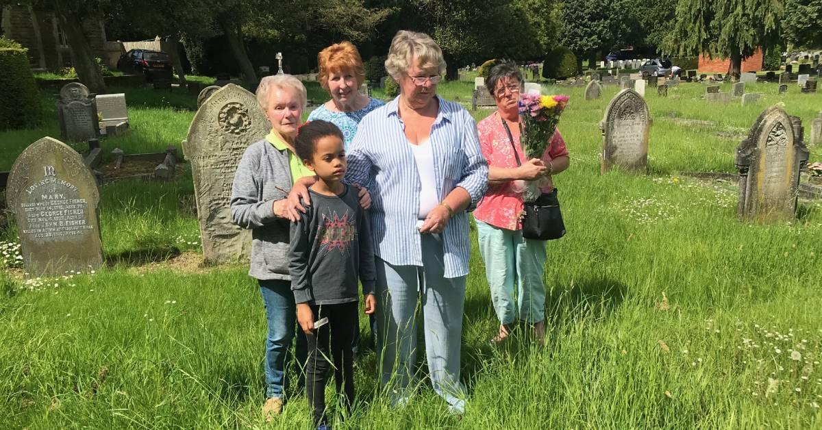 ripon-10th-june-2021-mourners-at-ripon-cemetery
