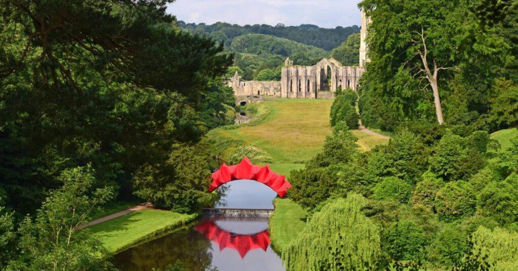 Photo of Steve Messam's Bridged