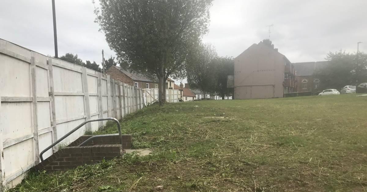 ripon-13th-sept-2021-allhallowgate-hoardings-coming-down