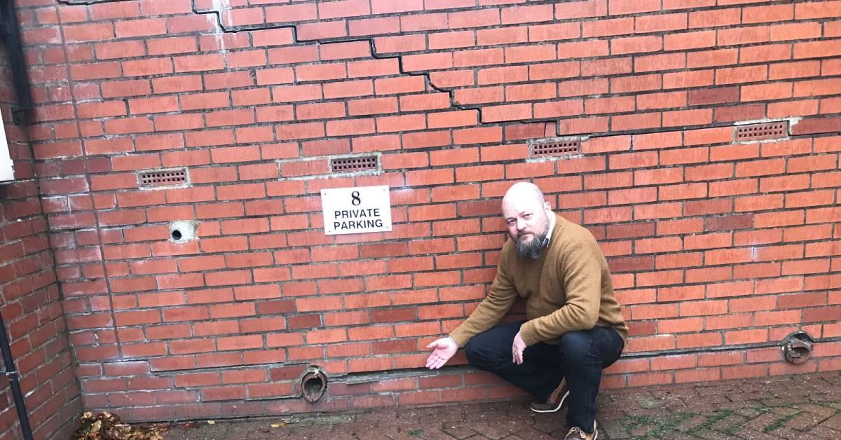 ripon-19th-oct-2021-cracks-in-the-walls-at-bedern-court