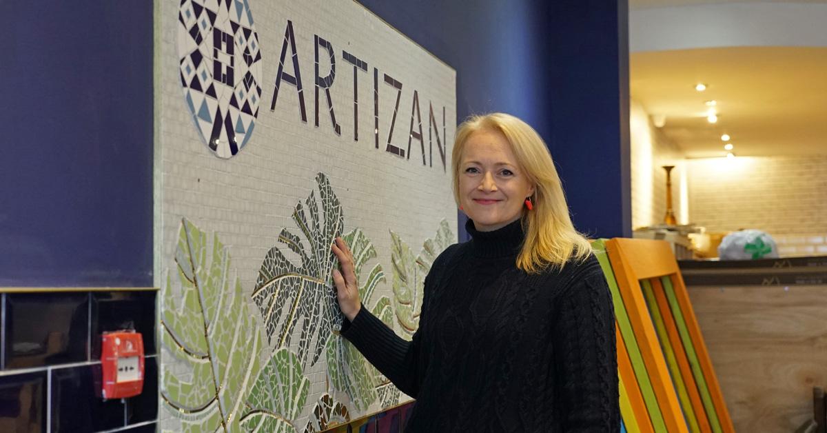 susie-hart-artizan-international-new-cafe