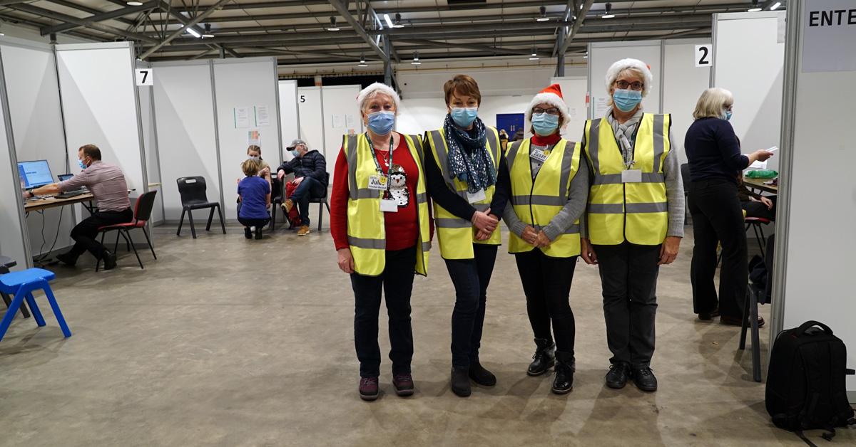 volunteers-at-showground-vaccine-centre