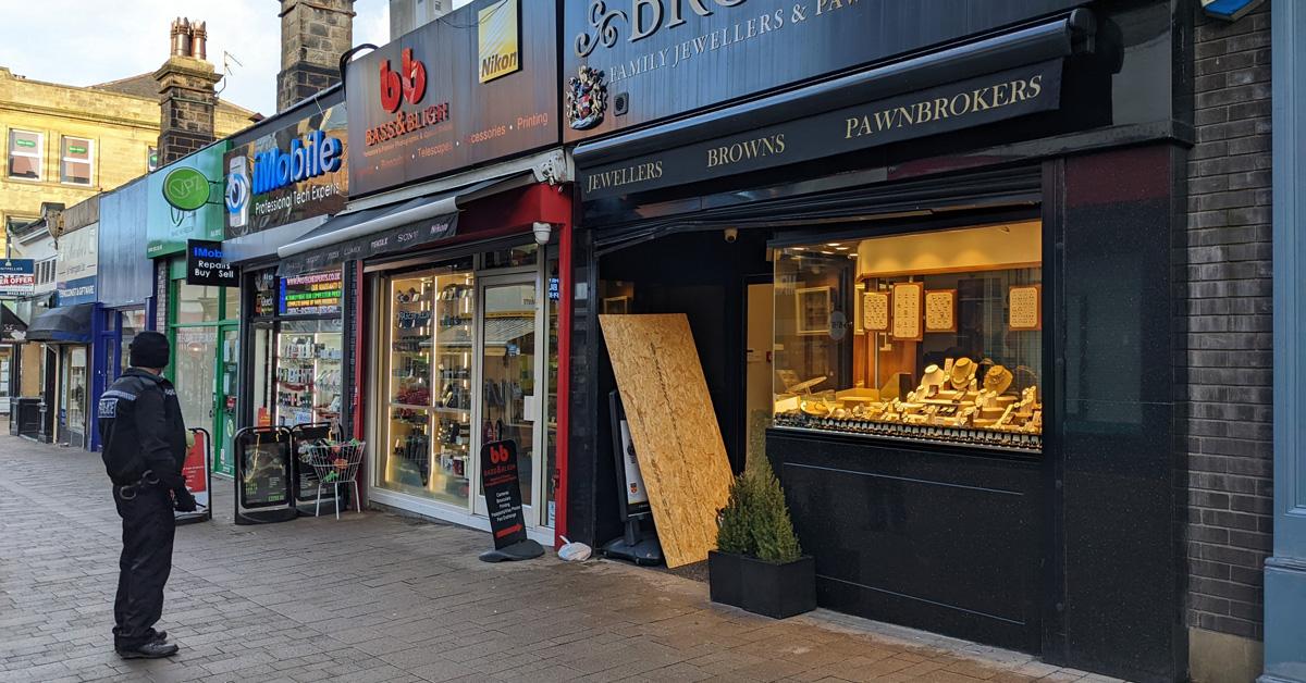 browns-family-jewellers-break-in