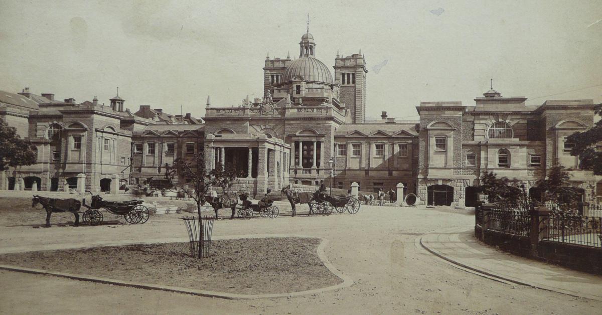 royal-baths-1897-before-front-steps-1