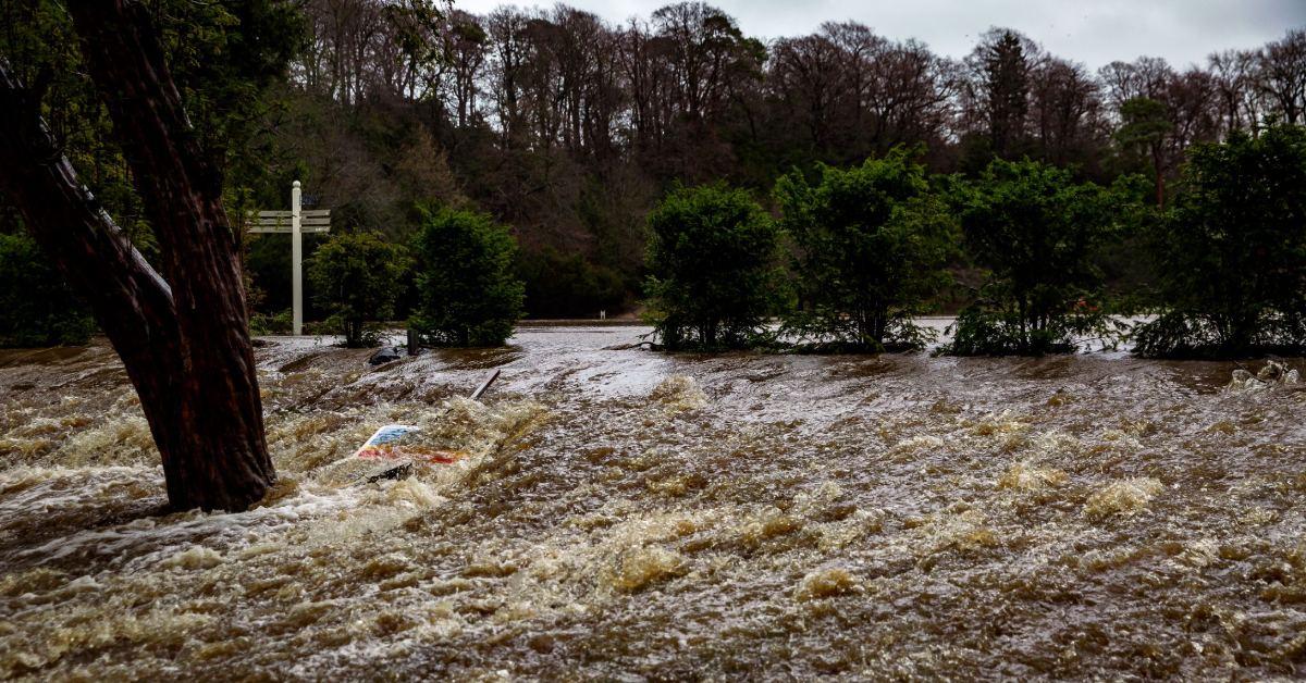 half-reservoir-breeches-and-flows-into-the-moon-ponds-and-canals