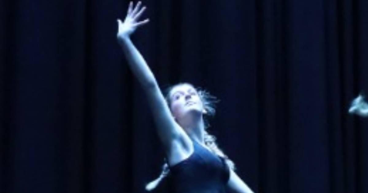 ripon-9th-feb-2022-izzy-on-the-stage