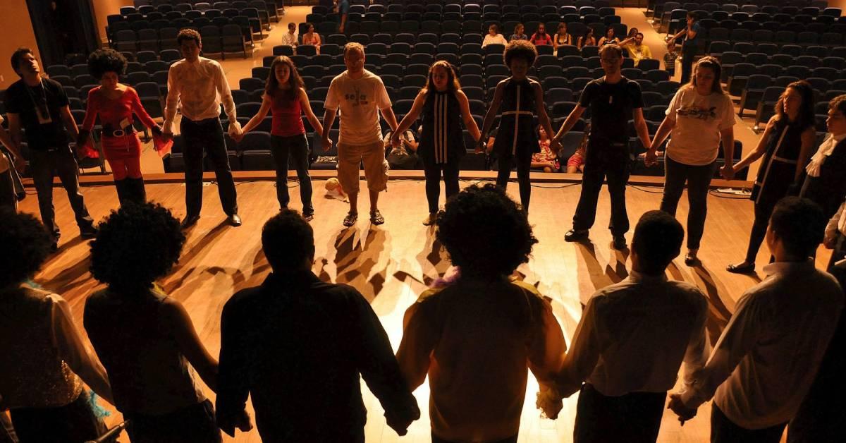 ripon-9th-march-2022-actors-on-stage