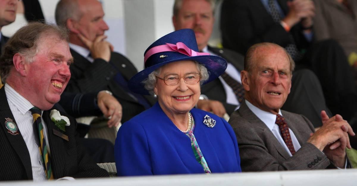 2008-hm-the-queen-in-the-main-grandstand-2