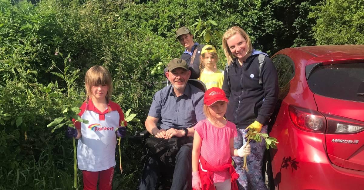 ripon-28th-june-2022-rainbows-and-brownies-pulling-the-himilayan-balsam