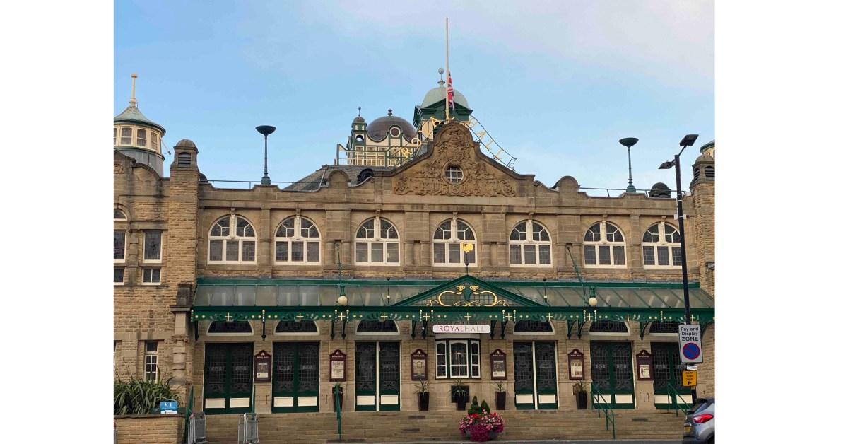 royal-hall-queens-death-flag