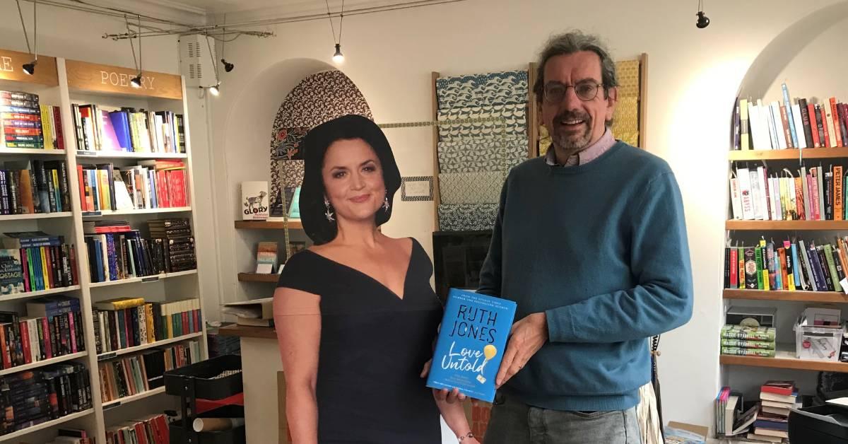 ripon-4th-oct-2022-simon-edwards-at-little-ripon-bookshop