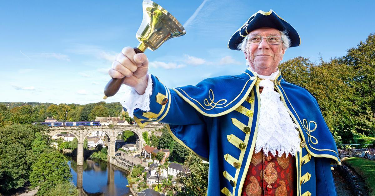 charlotte-gale-knaresborough-town-crier-new-uniform-roger-12x8-1