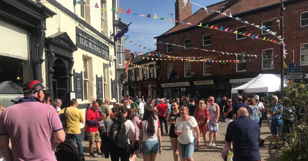 ripon-29th-may-2023-crowds-on-kirkgate
