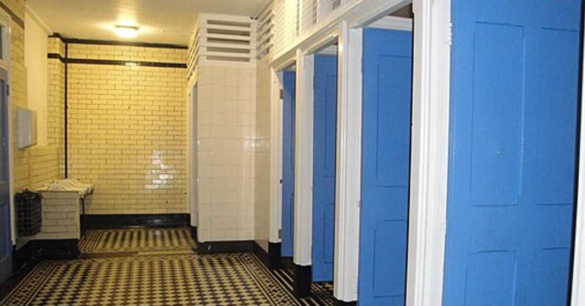 ventnor_marlborough_road_public_toilets_interior_3