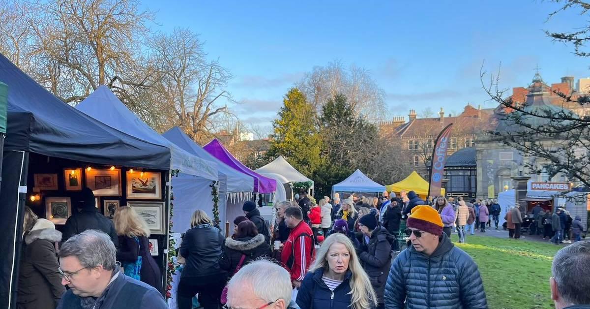 ripon-4th-oct-2023-little-bird-christmas-market-in-the-valley-gardens-1