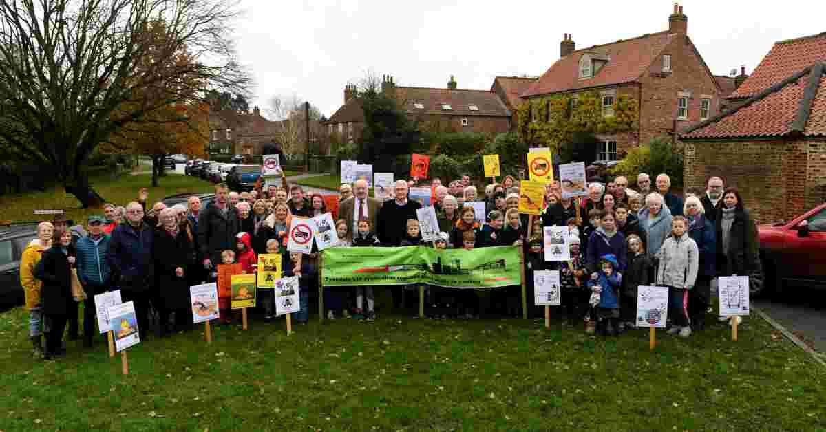 mrm-18-11-23-cats-andrewjones-and-residents2