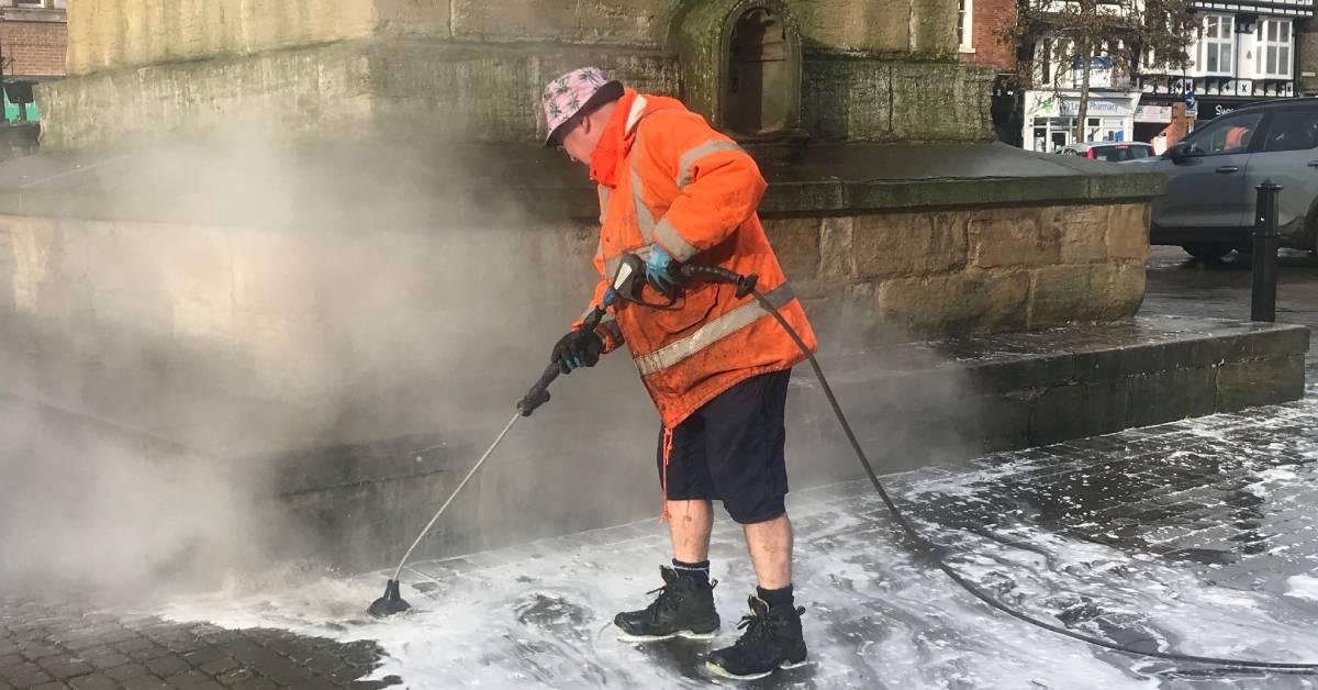 ripon-27th-nov-2023-weed-clearance-on-market-square