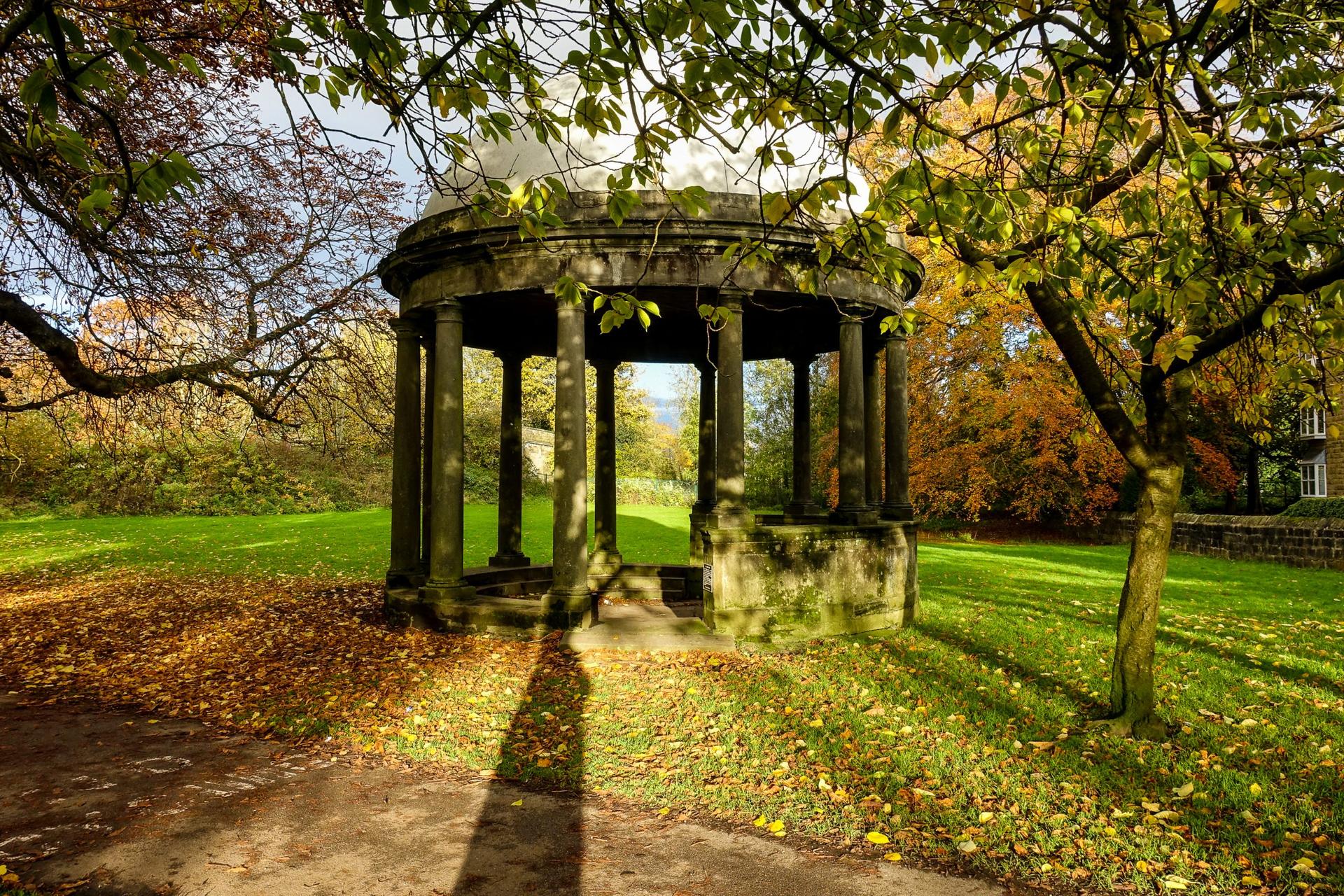 tewitt-well-in-autumn