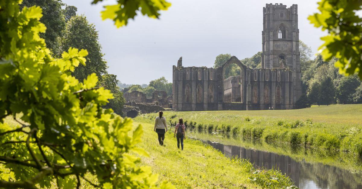 fountains-abbeystudley-gardens-03-scaled-1-2