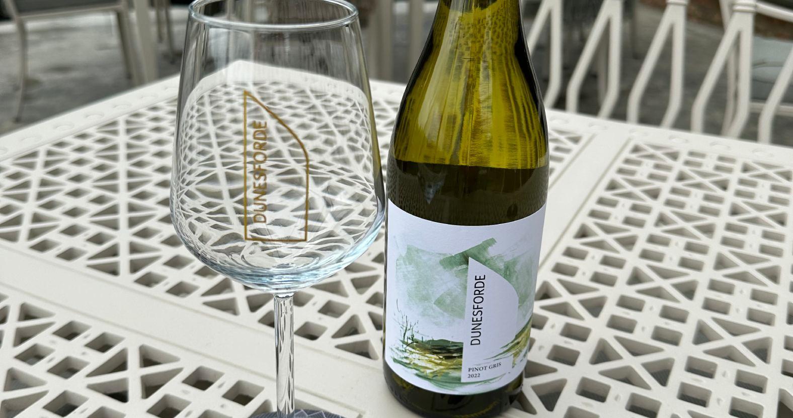 dunesforde-pinot-gris-on-terrace