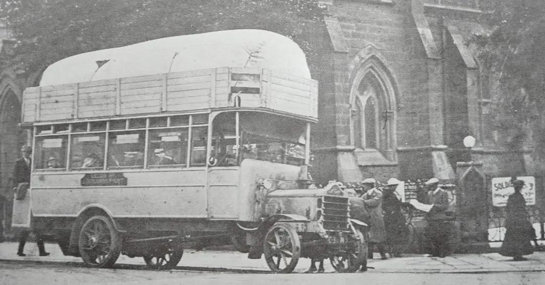 gas-bus-outside-victoria-park-methodist-church-station-parade-1917-2