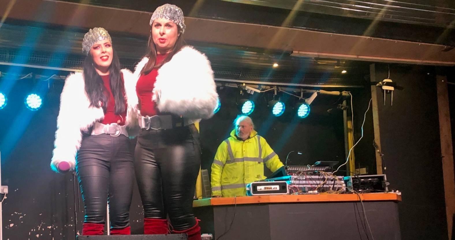 ripon-17th-nov-2024-entertainers-tamsin-and-emma