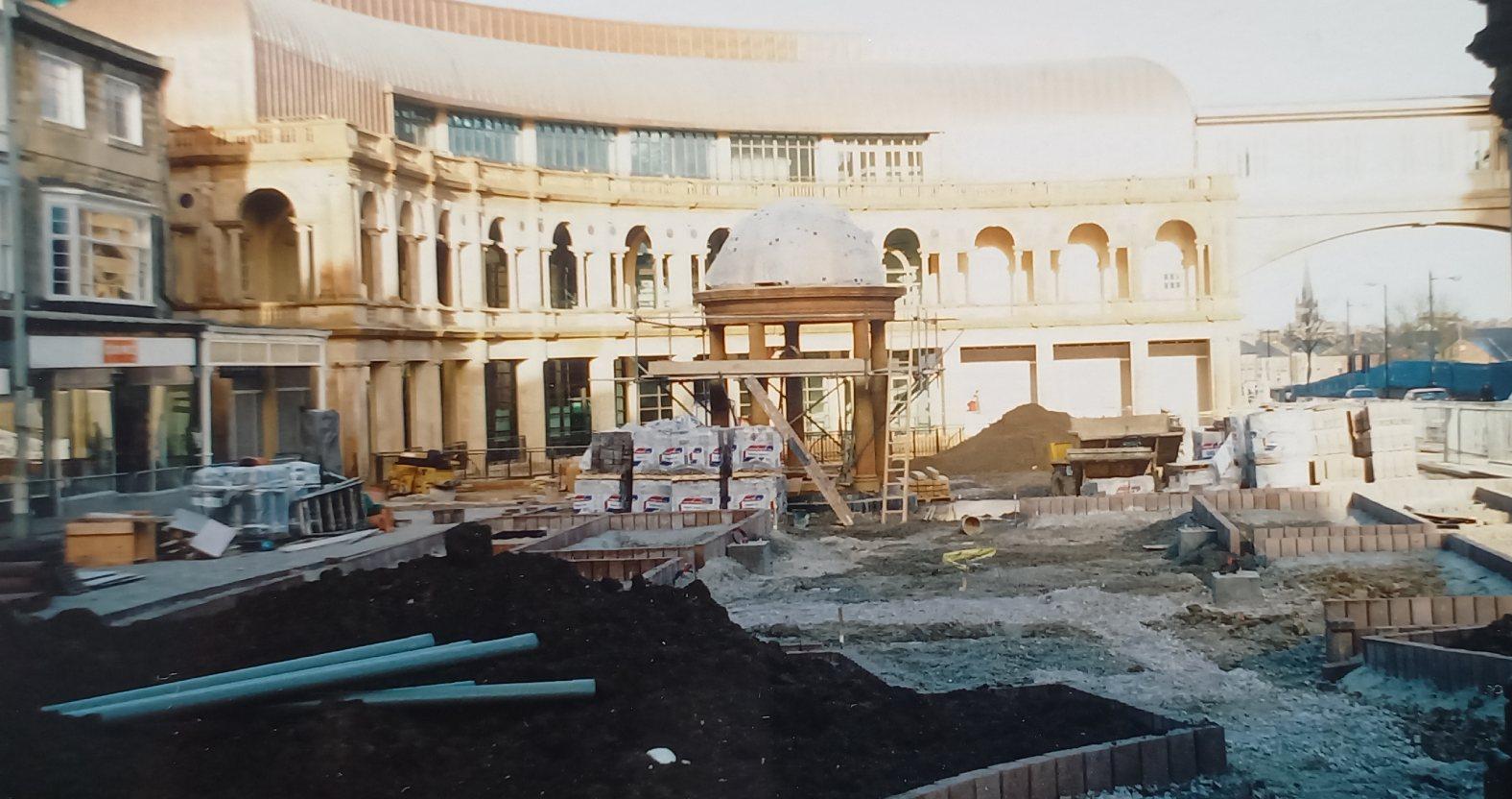 victoriacentre-1992construction-vicgdns