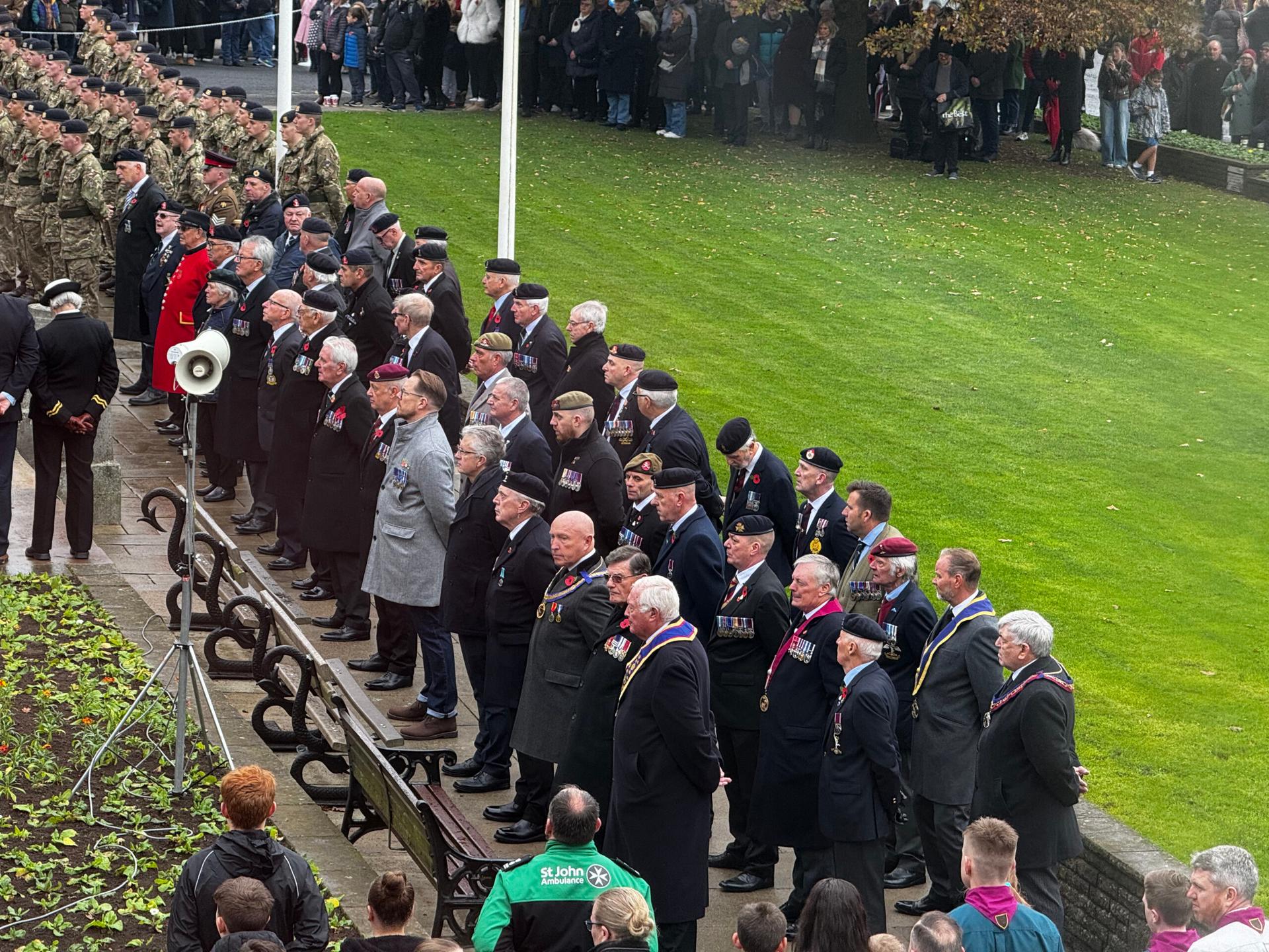 war-veterans-by-warw-memorial