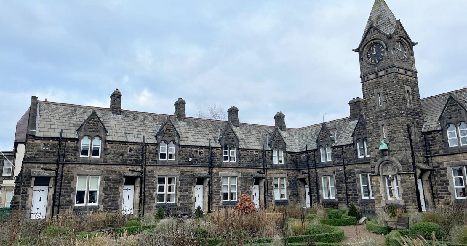 rogers-square-harrogate-almhouses