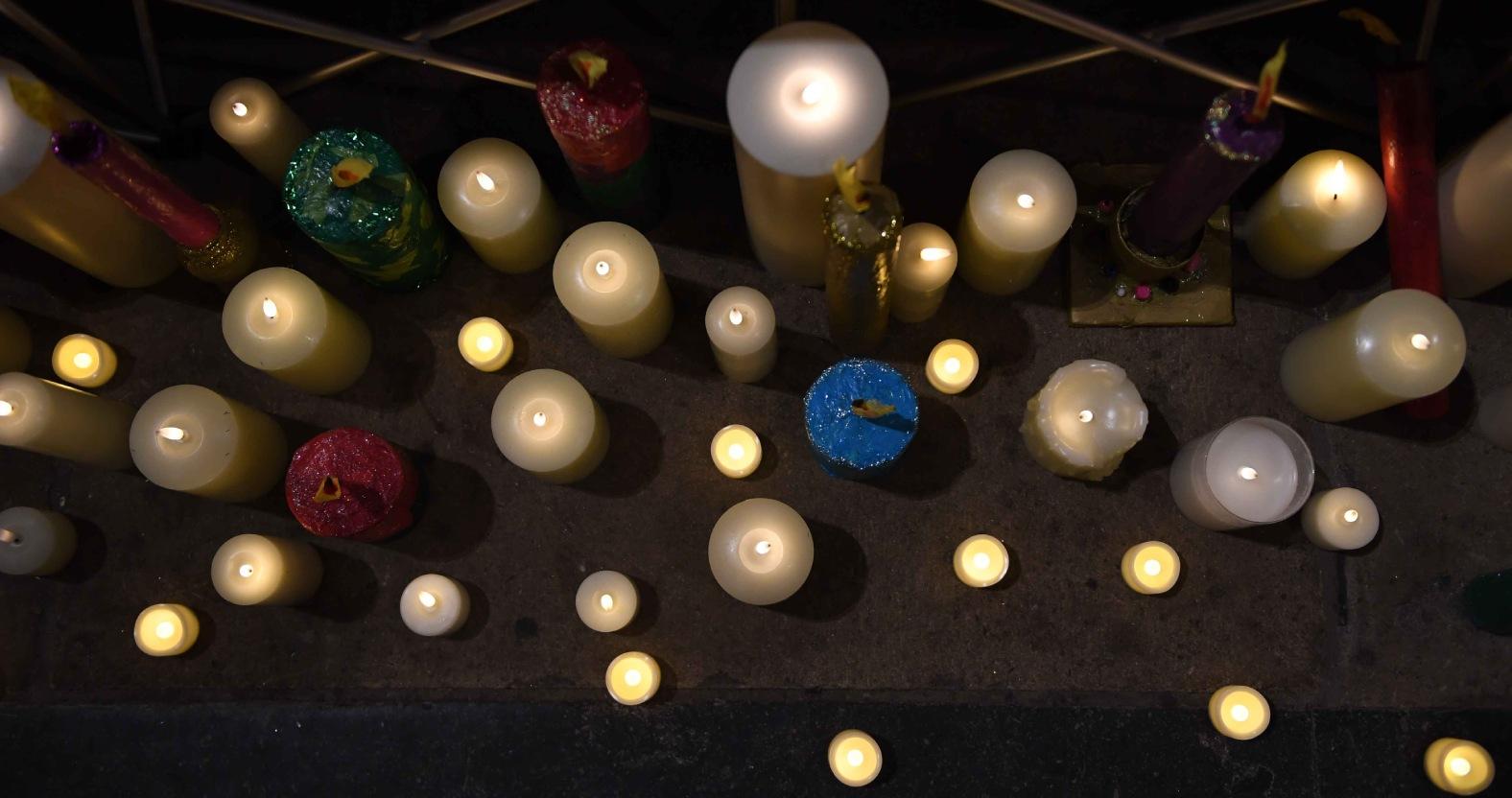 candles-decorate-ripon-cathedral-picture-gerard-binks