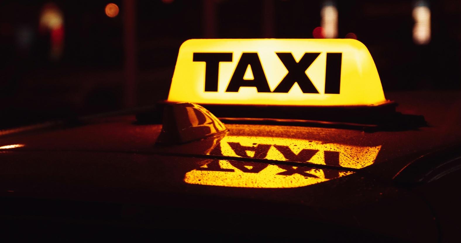 free-photo-of-close-up-of-taxi-light