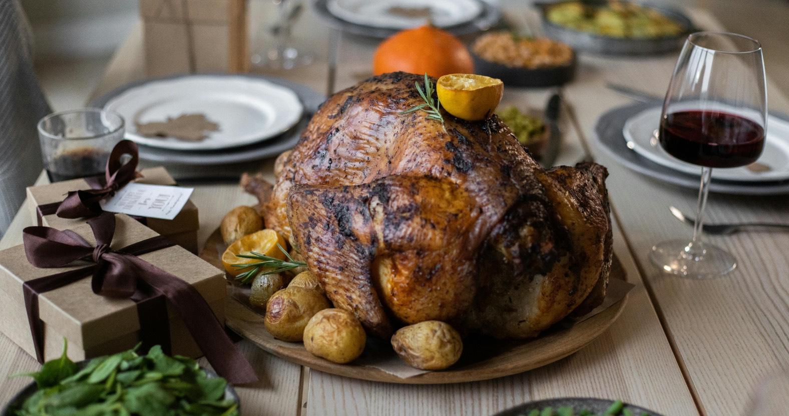 web-tablepexels-gabby-k-5876742