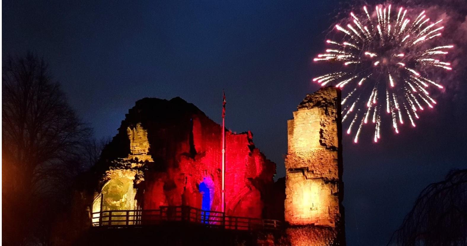 web2022-charlotte-gale-xmas-market-fireworks-1