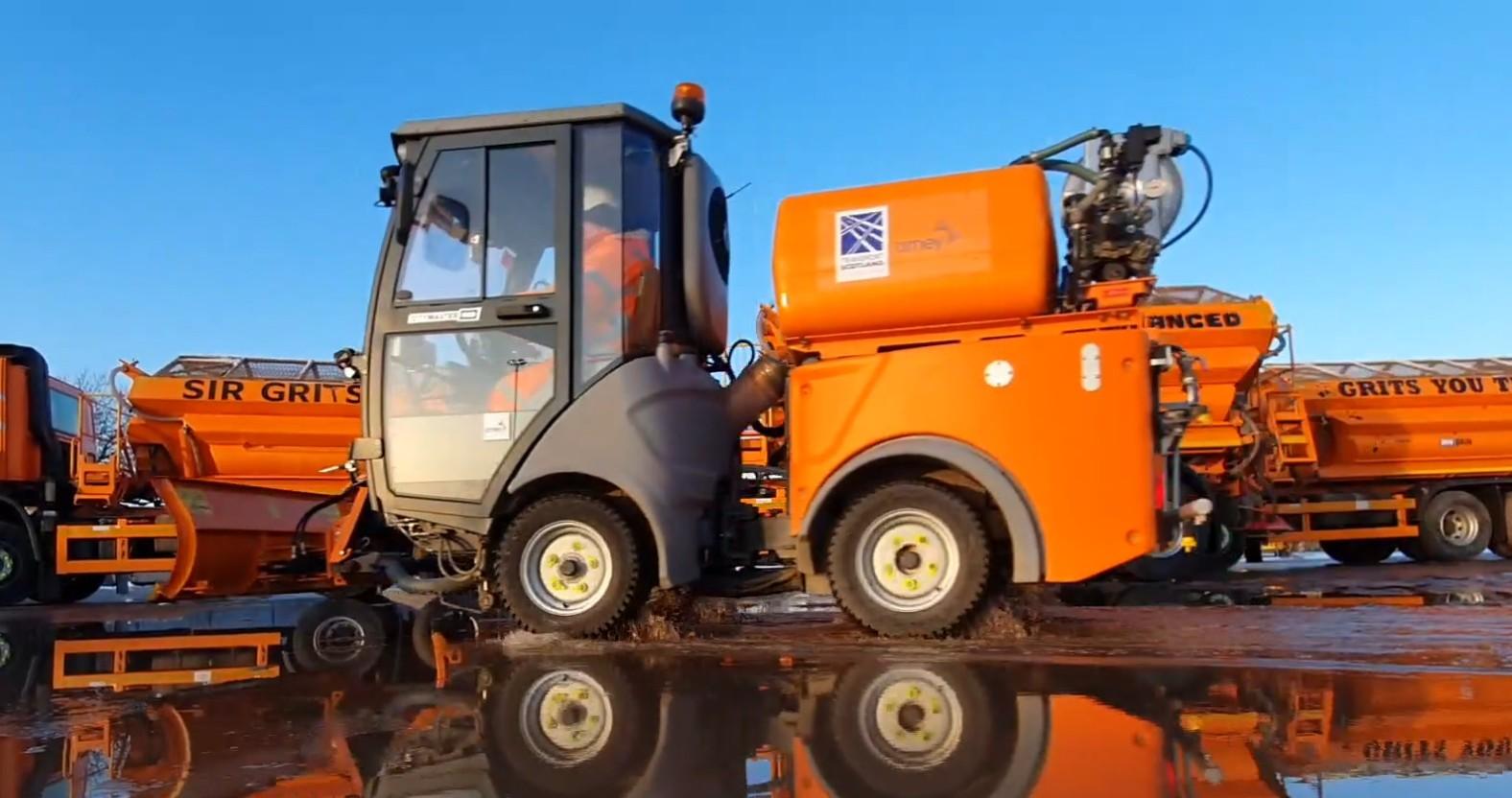 minipavementgritters-scotland