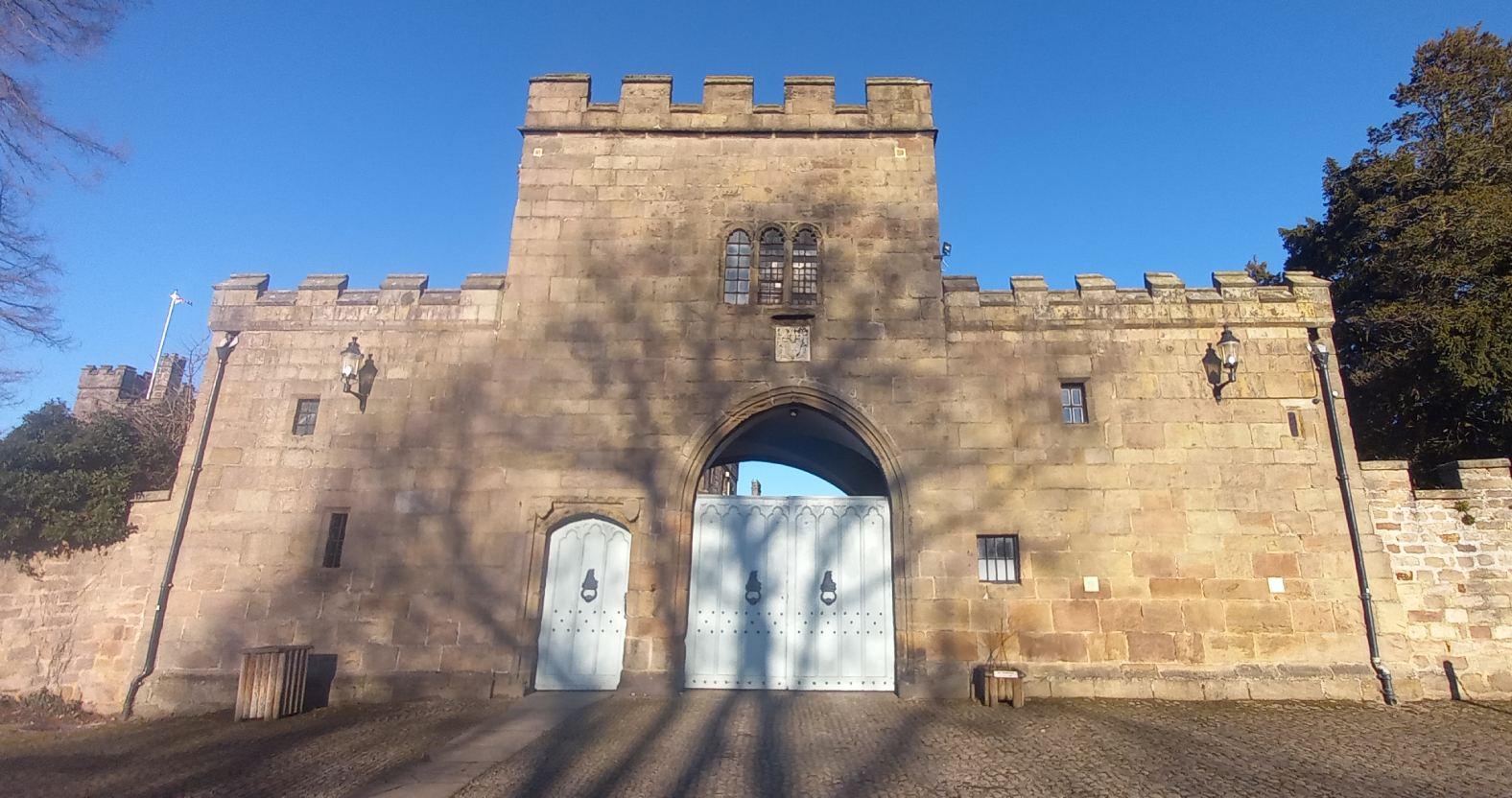 ripleycastle-entrancegate