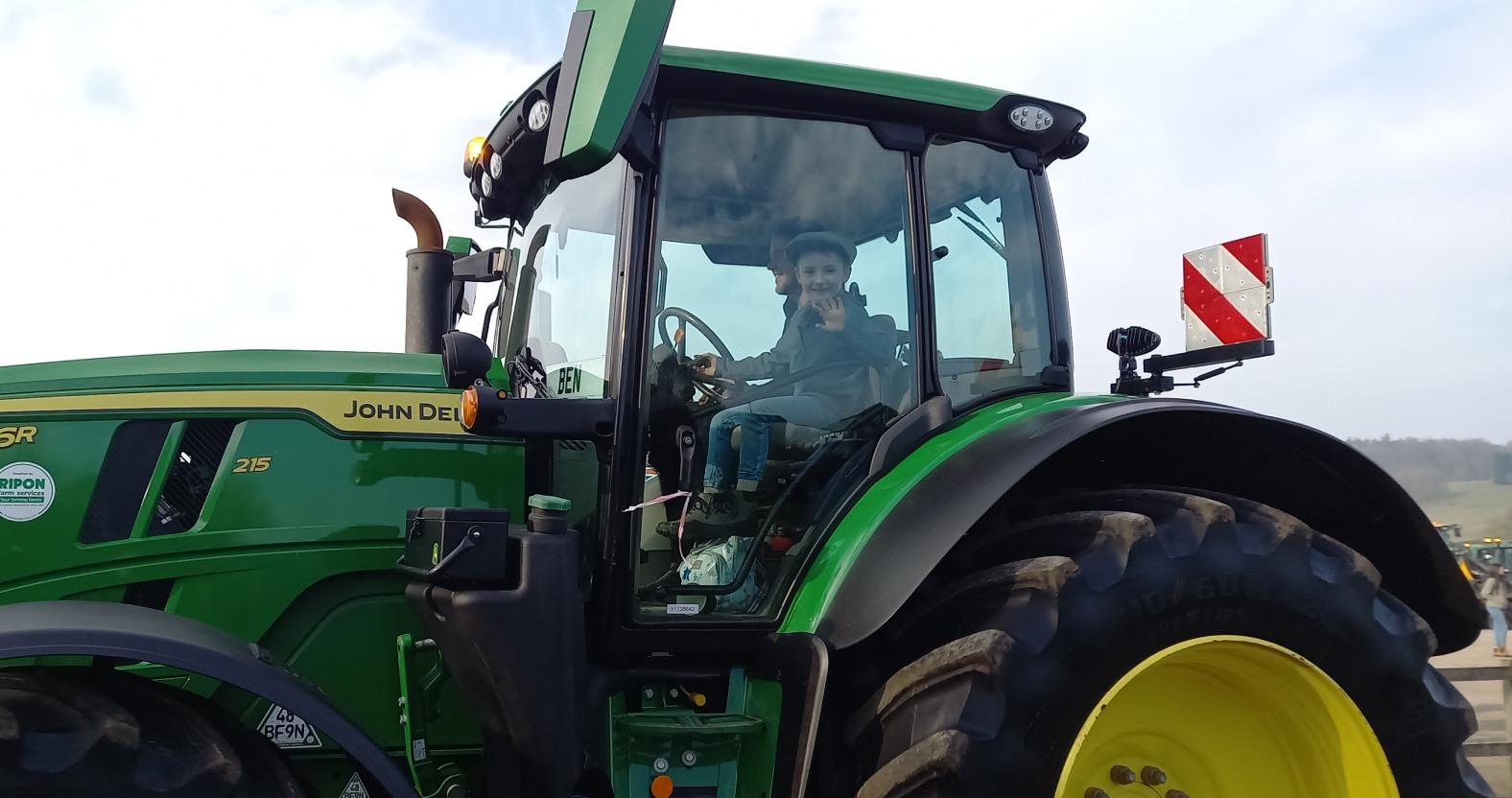 kborotractorrun-boyintractor