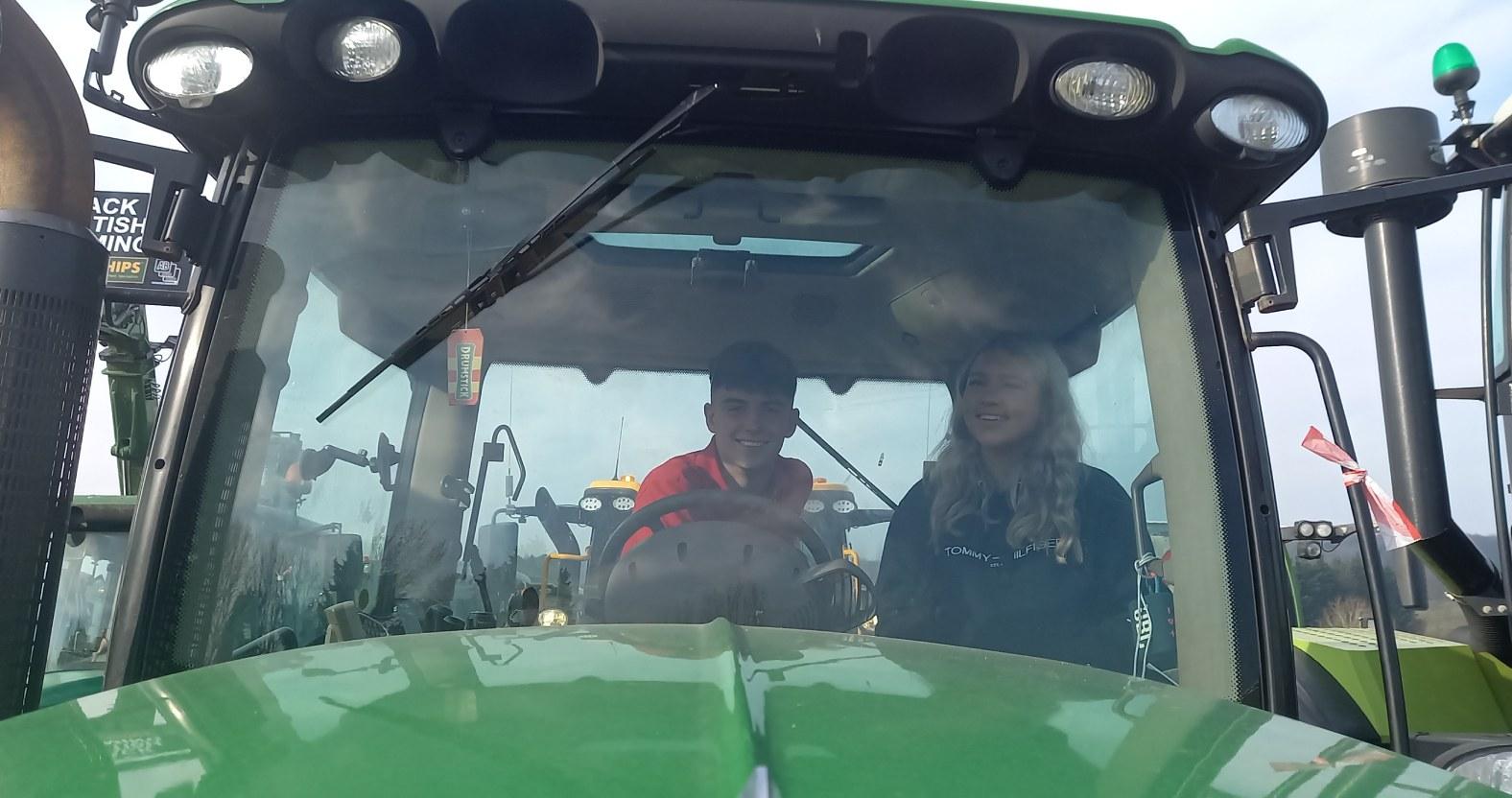 kborotractorrun-coupleintractor