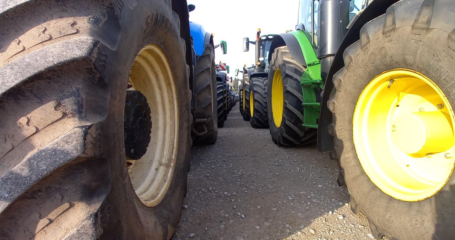 kborotractorrun-wheels