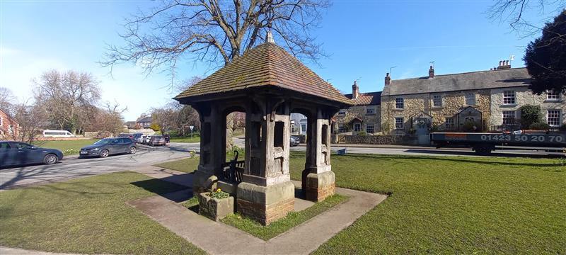 shelter-and-pump-house-burton-leonard