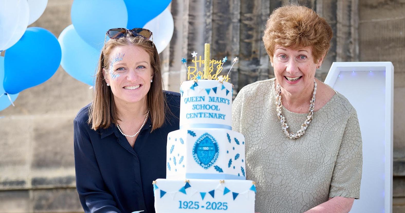 webcelebrating-100-years-heads-of-queen-marys-school-with-birthday-cake