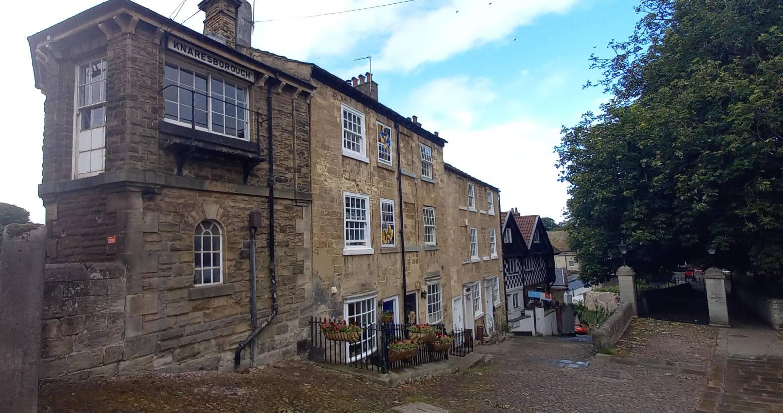knaresborough-murals-railcrossing