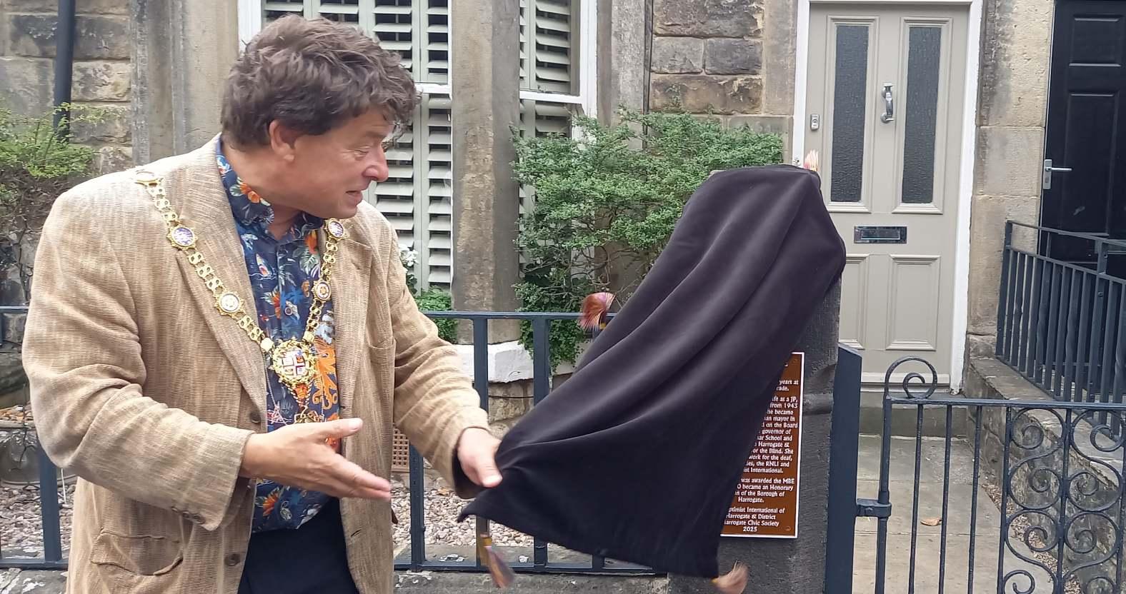 brownplaque-maryfisher-unveiling1