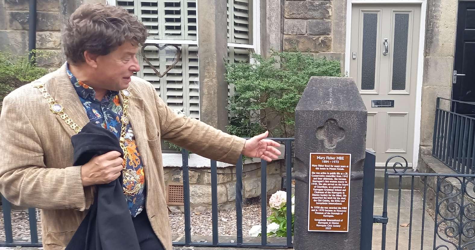 brownplaque-maryfisher-unveiling3