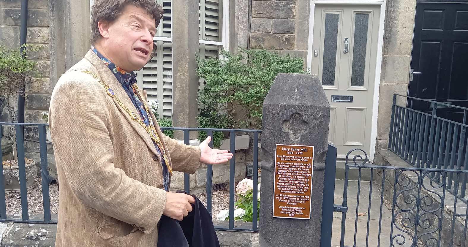 brownplaque-maryfisher-unveiling4