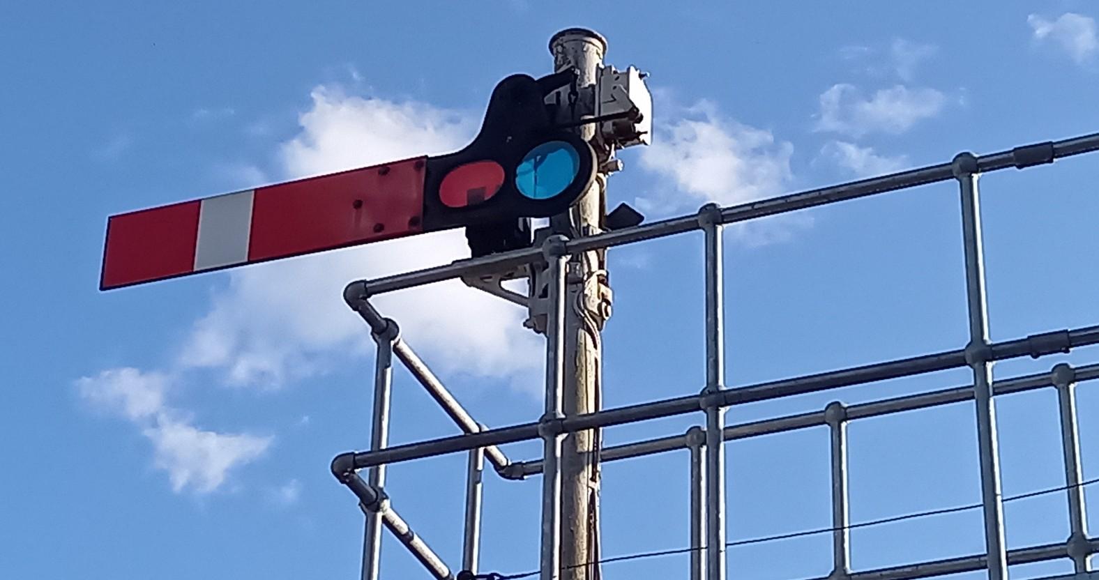 knaresborough-railsignal-closeup
