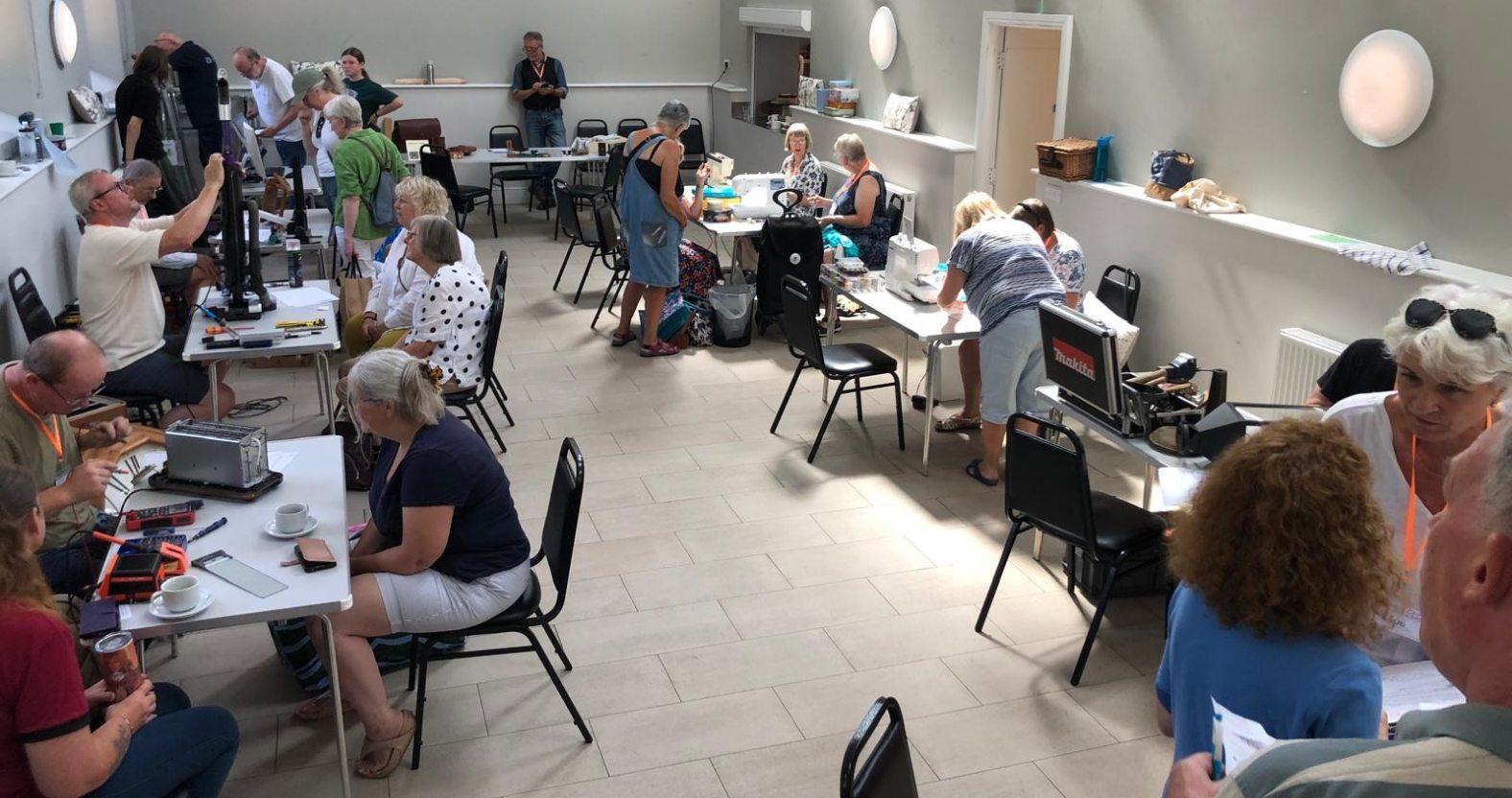 riponrepaircafe-wholeroom